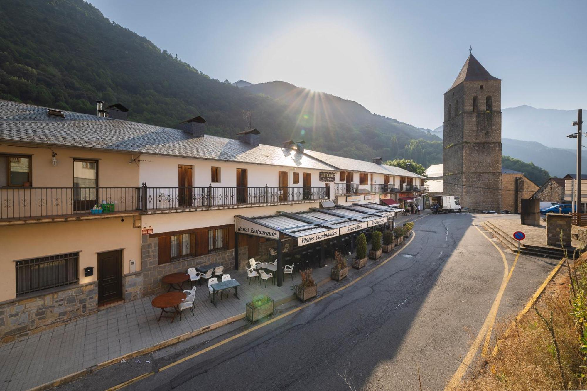 Hostal Los Valles Bielsa Exterior foto